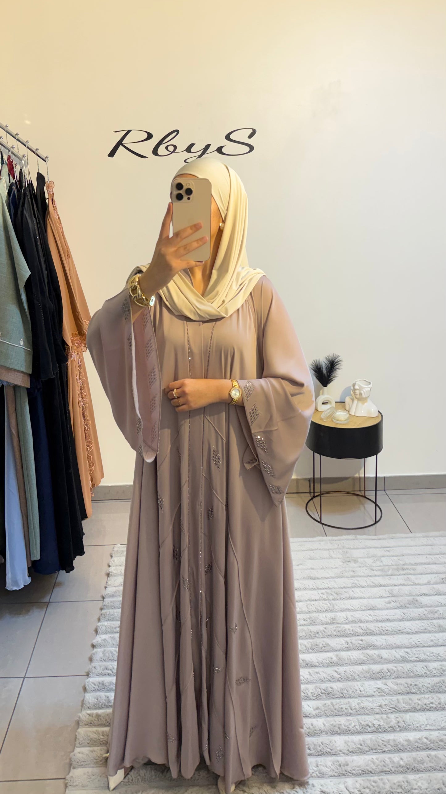 Abaya Dina